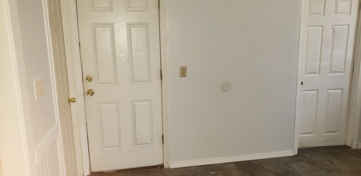 Building Photo - 304 Veazie St