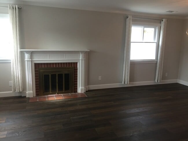 Building Photo - 260 Wilton Ave
