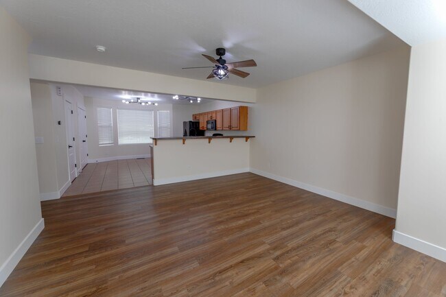 Building Photo - 165 W Lady Bank Way