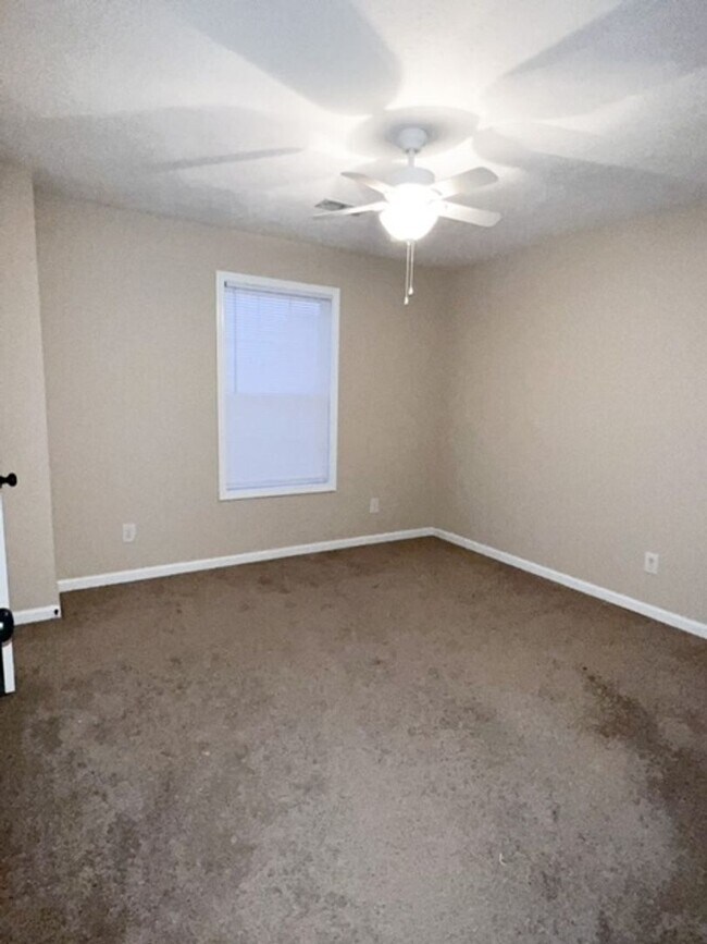 Foto del edificio - 2 Bedroom 1.5 Bathroom Townhome!!!
