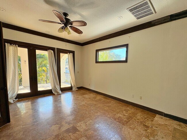 Foto del edificio - Mediterranean-Style Waterfront Home on Lake Tarpon- 3bed|2bath