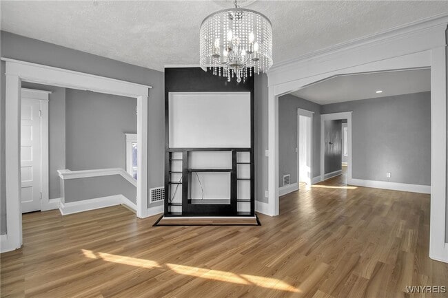 Building Photo - 990 Hertel Ave