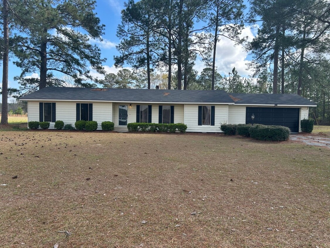 Primary Photo - 3 Bedroom Single Family Home in Adel