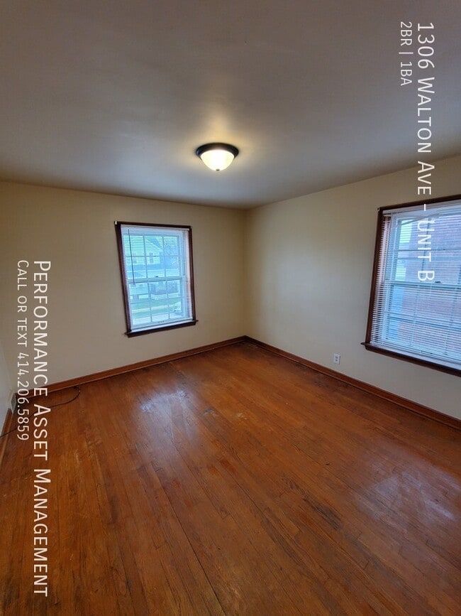Building Photo - Charming 2BED/1BATH Racine Upper
