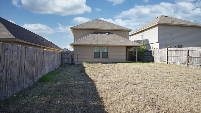 Building Photo - Enclave at Northeast Crossing - 7526 Whisp...