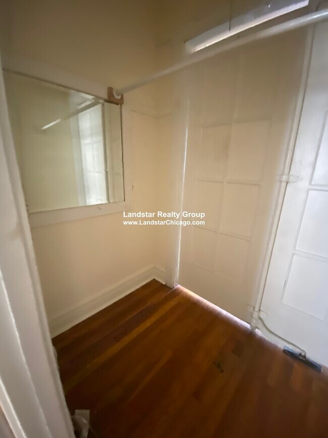 Foto del edificio - 7756 N Eastlake Terrace