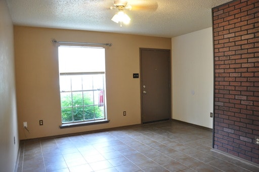 Building Photo - 3731 Kriss Dr