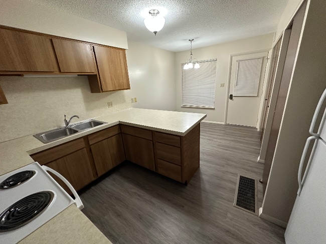 Building Photo - 624 Cumberland Dr