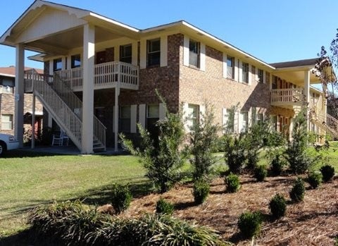 Building Photo - Colonial Park Apartments