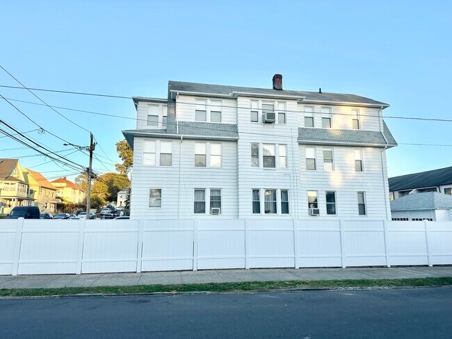 Foto del edificio - 71 Tremont Ave