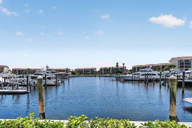 Foto del edificio - 2401 Marina Isle Way