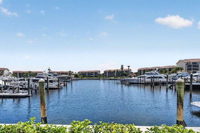 Building Photo - 2401 Marina Isle Way