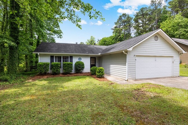 Building Photo - 3 Bedroom Ranch In Starr's Mill on Quiet Street!