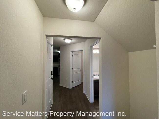 Building Photo - 3 br, 2.5 bath House - 10941 Chippewa Way