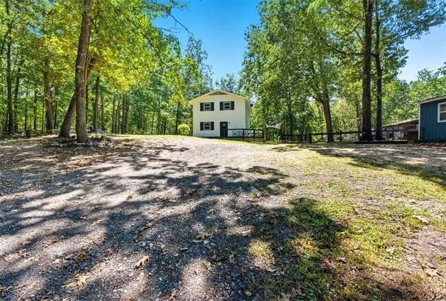 Building Photo - 96 Collins Rd