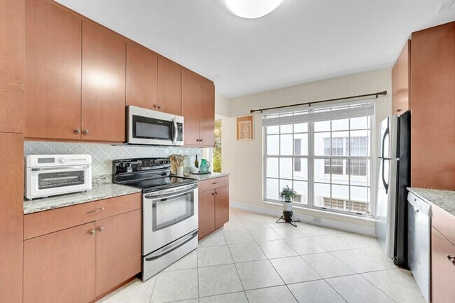 Foto del edificio - 6245 Old Court Rd