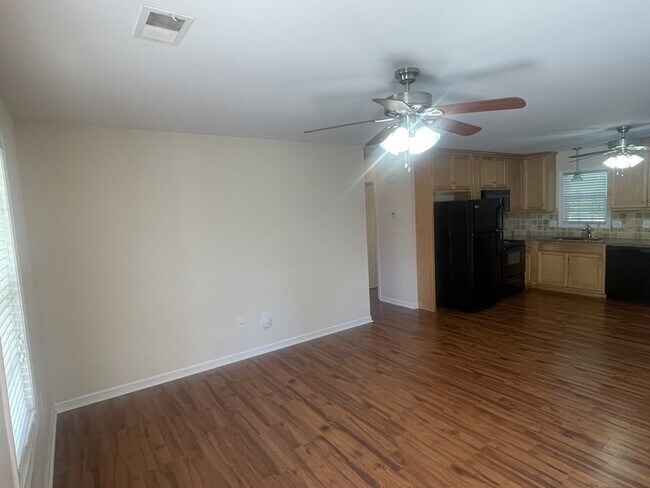 Building Photo - This 2 BR, 1 BA Duplex for rent in a super...