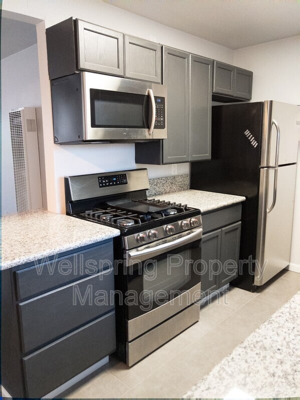 Building Photo - 137 W Wilson Ave