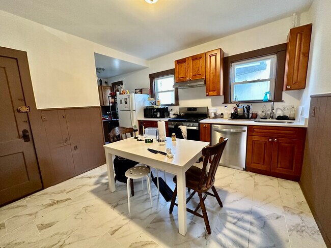 Foto del edificio - 84 Allston St