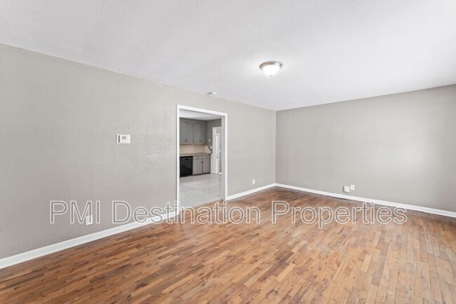 Building Photo - 1503 W 21st Terrace