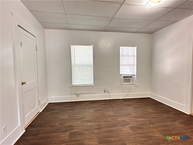 Building Photo - 244 W Sessom Dr