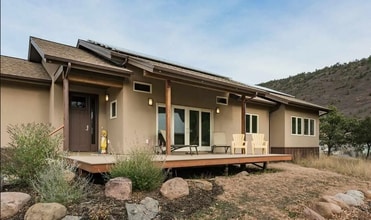 Building Photo - 218 Hillcrest Dr