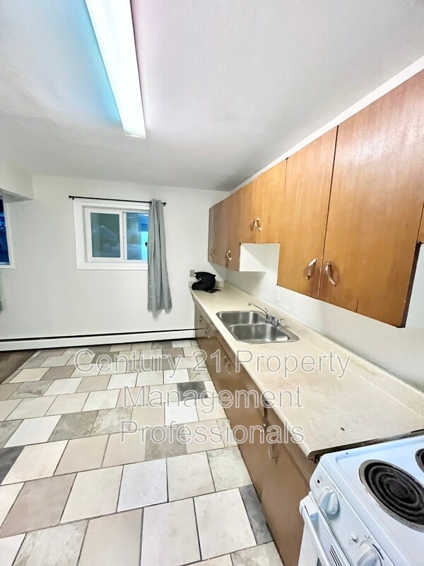 Photo du bâtiment - 11832-105 Street NW