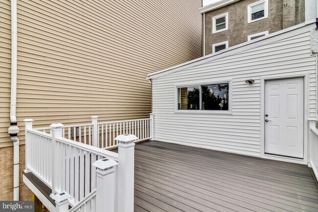 Building Photo - 241 Delmar St