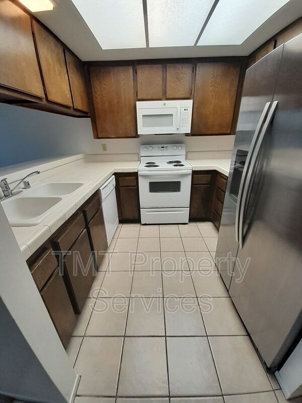 Building Photo - 413 E Rice Ranch Rd