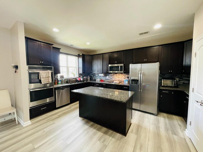 Foto del edificio - STAFFORD - SPARKLING NEWER 4 BEDROOM HOME ...