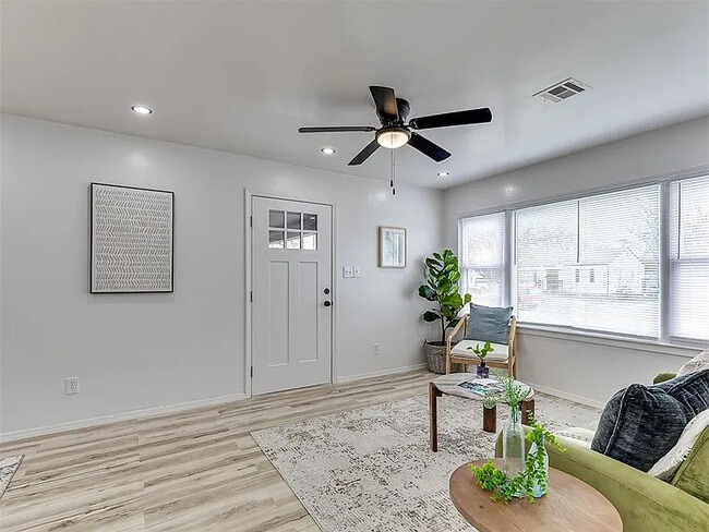 Building Photo - 1208 Jet Dr