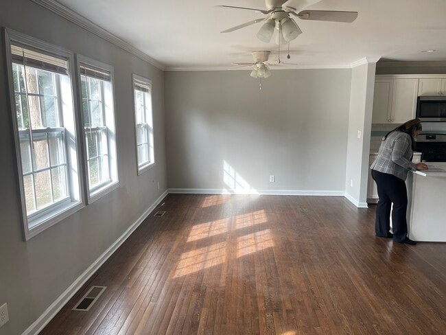 Building Photo - 3494 Maryvale Dr