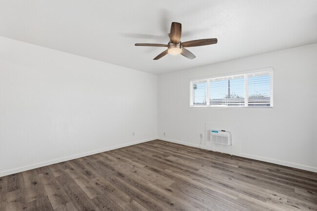 Foto del edificio - 1320 N 48th Pl
