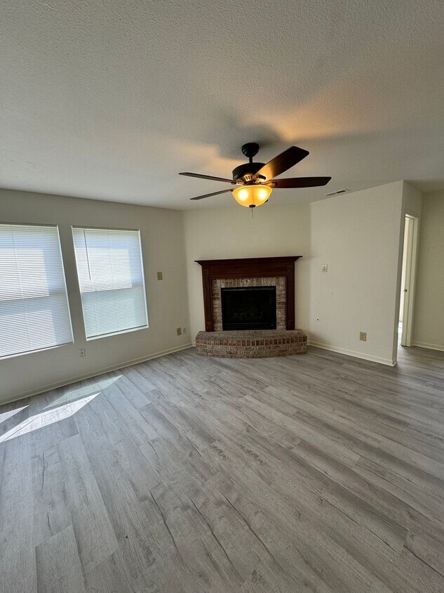 Foto del edificio - Camby - 3 BR ranch