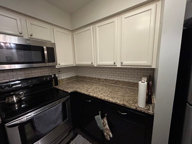 Building Photo - 2855 Peachtree Rd NE