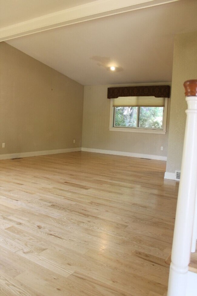 Foto del edificio - Gorgeous 2 Story Home in Columbine West!