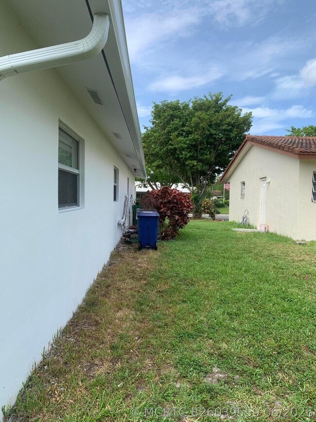 Building Photo - 4005 NW 76th Ave