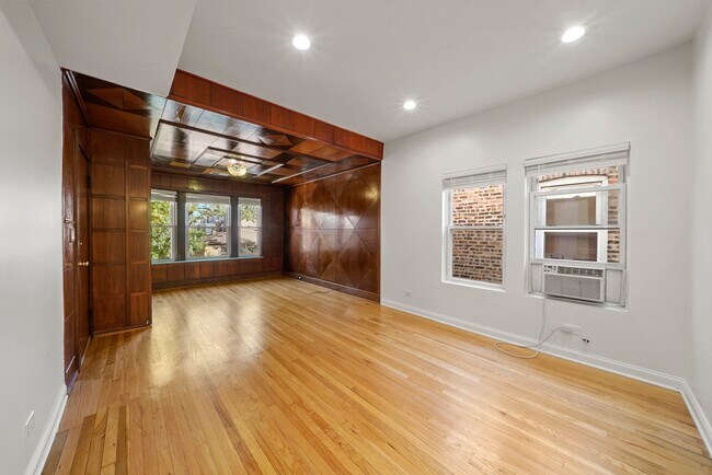 Building Photo - 820 N. Francisco Ave