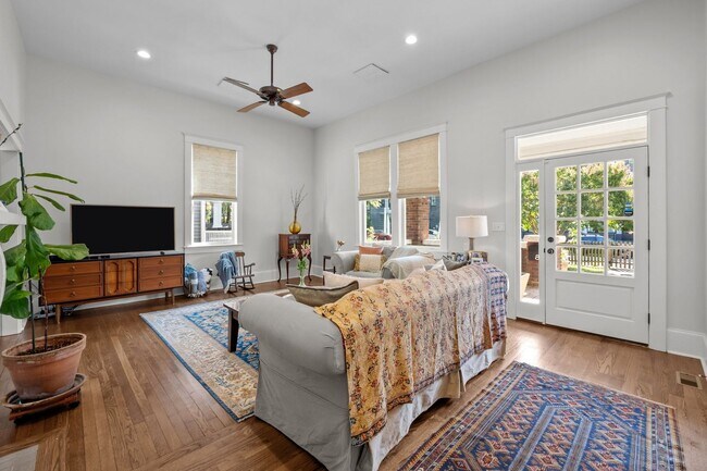 Foto del edificio - Gorgeous Renovation near Downtown Durham -...