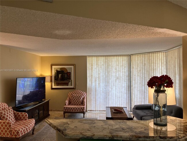 Building Photo - 15645 Collins Ave
