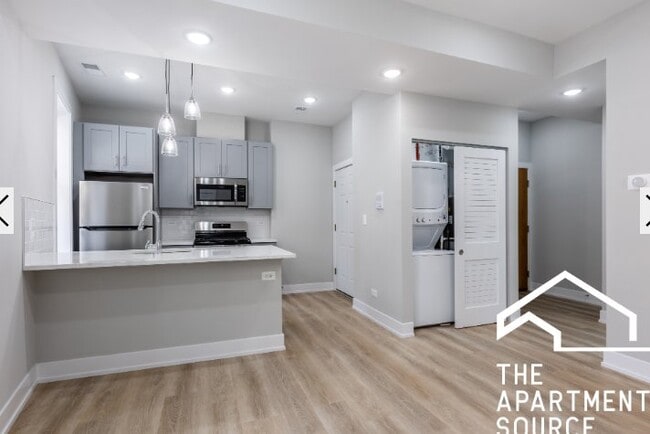 Building Photo - 434 W Belden Ave