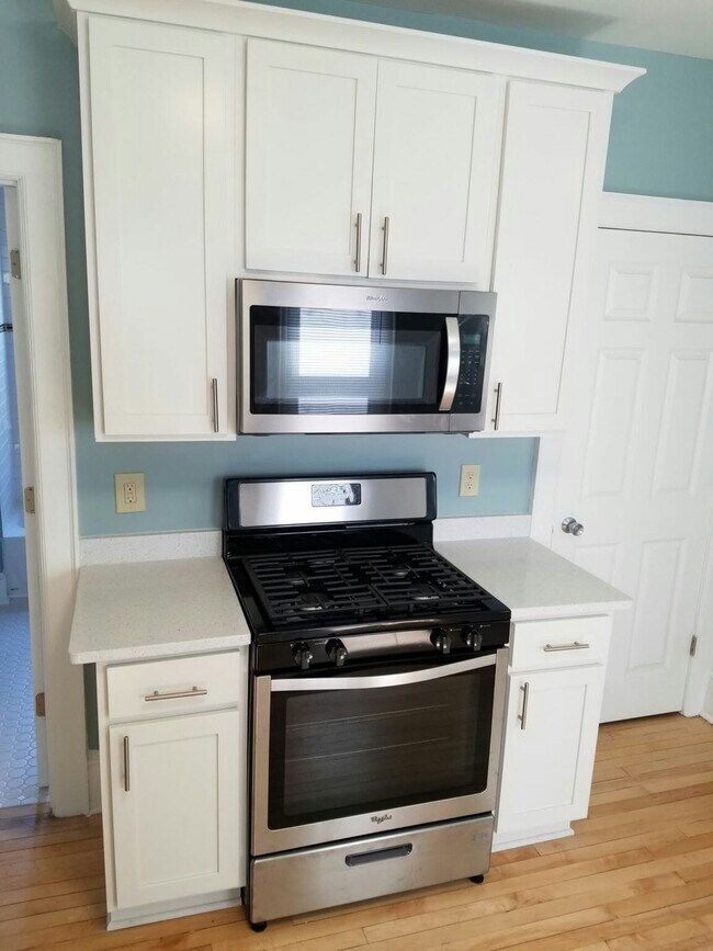 Building Photo - 2766 North Fratney Street, Unit 2766B - Lo...