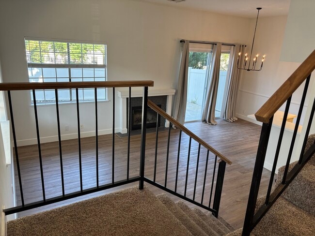 Building Photo - 223 Hill Ranch Dr