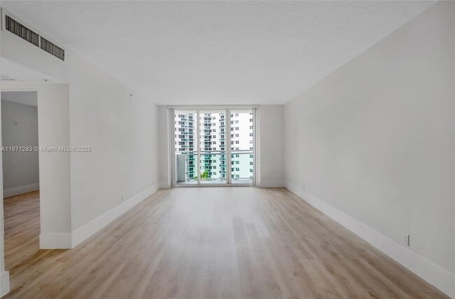 Building Photo - 3000 S Ocean Dr