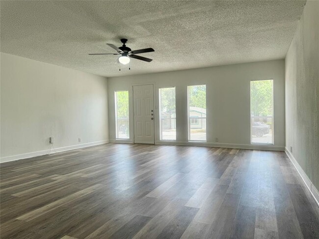 Building Photo - 6900 Trendal Ln