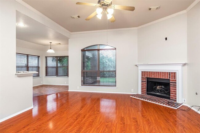 Foto del edificio - 11006 Six Oaks Ln