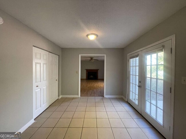 Building Photo - 6387 Seths Way