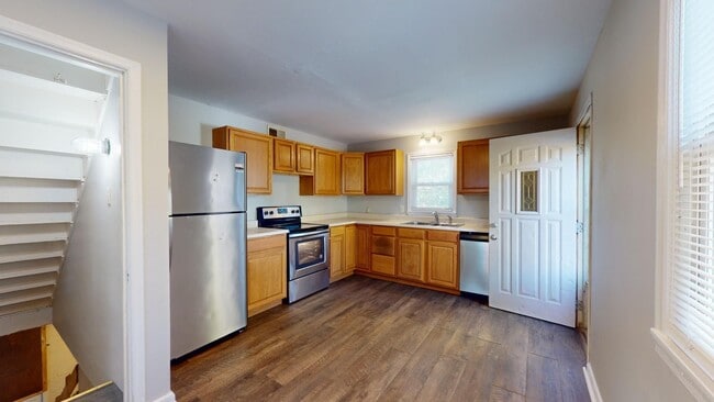 Foto del edificio - AVAILABLE AUGUST 1st! Spacious 4 Bedroom House Near Campus!