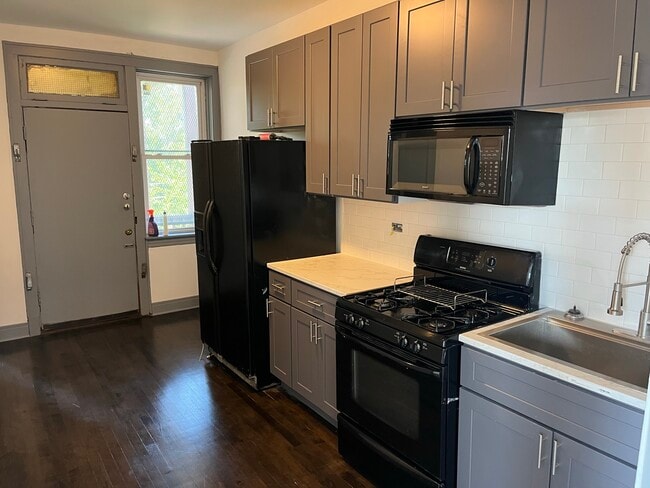 Building Photo - 1918 South Sawyer Avenue