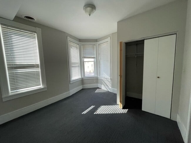 Foto del edificio - 2400-2402 S 6th St